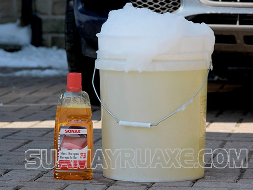 Cách sử dụng nước rửa xe bọt tuyết Sonax khá đơn giản