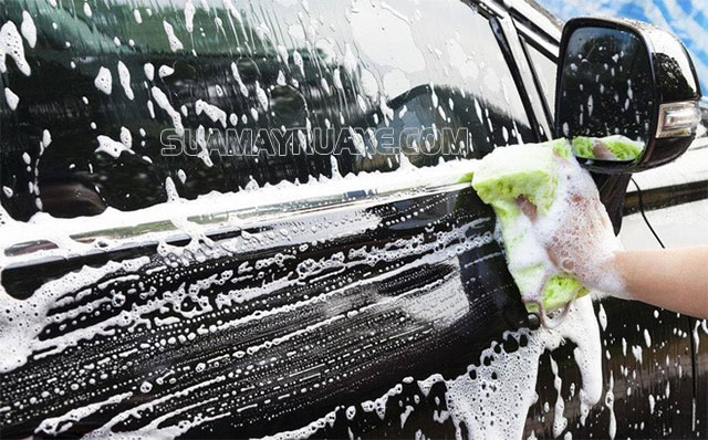 dung dịch vệ sinh xe ô tô chuyên dụng